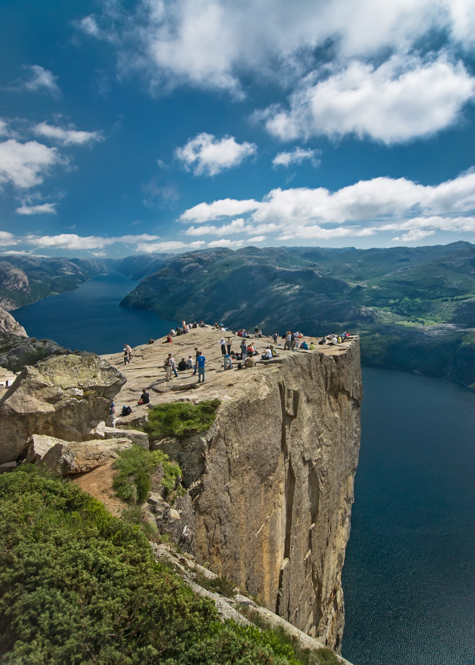 Home preikestolen norge (1)